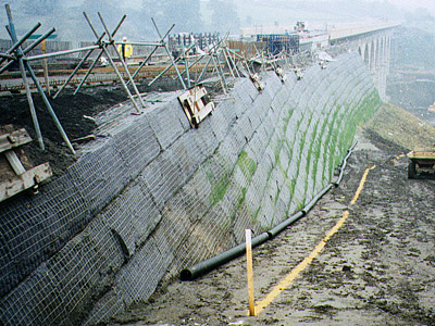 Reinforced-embankment-with-geogrids-Tenax-TT-Newton-400x300