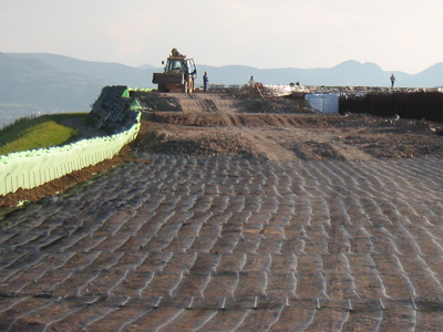 Reinforced-landfill-bund-geogrid-Tenax-TT-Gennaluas-400x300